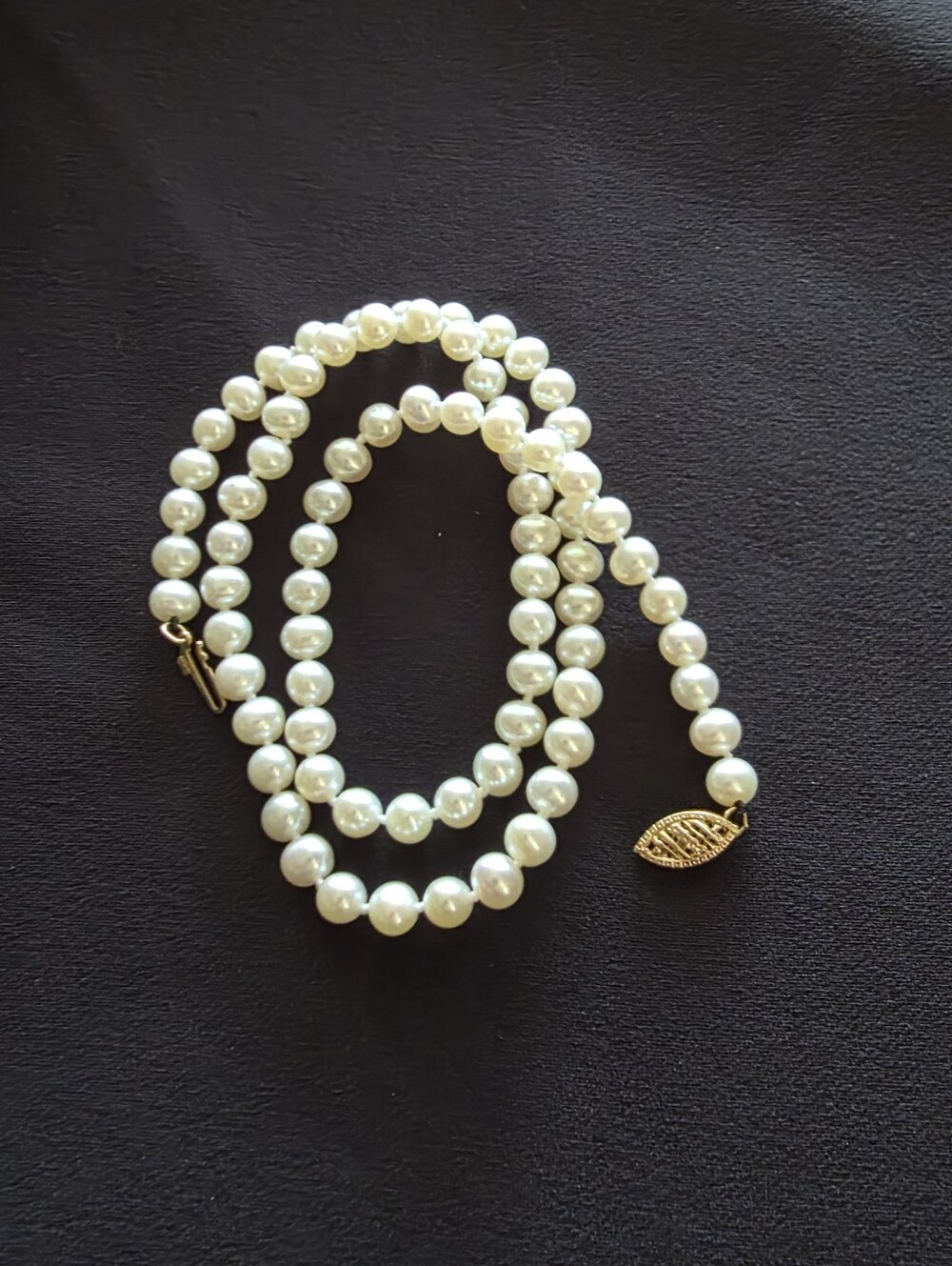 14K Gold Filagree Clasp Akoya Cultured Pearl Necklace 5mm Knotted Strand - Picture 10 of 13